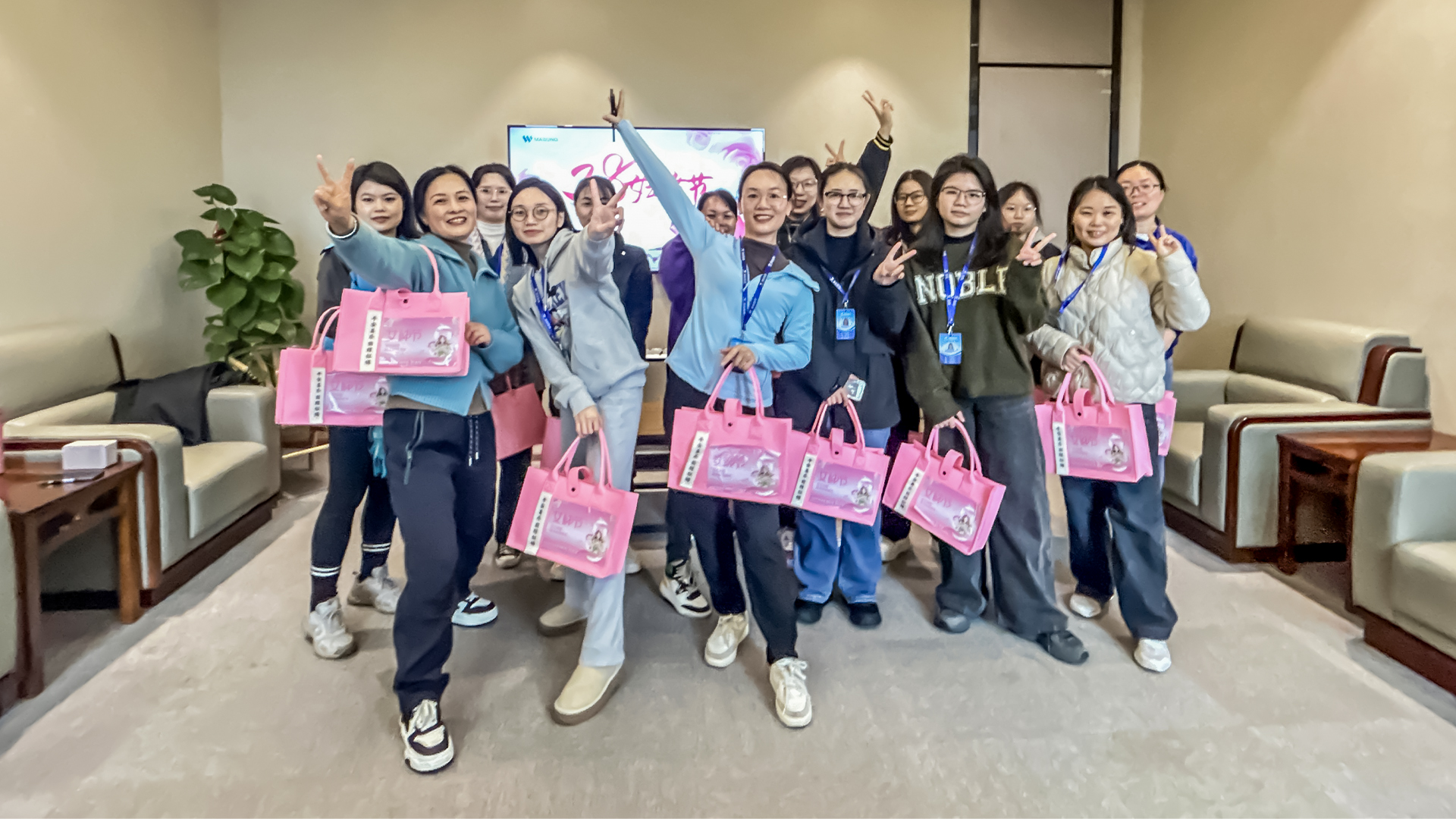 美松38節日合影